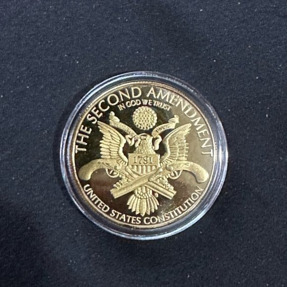 2nd Amendment Gold Collector Coin In plastic round - Picture 2 of 2